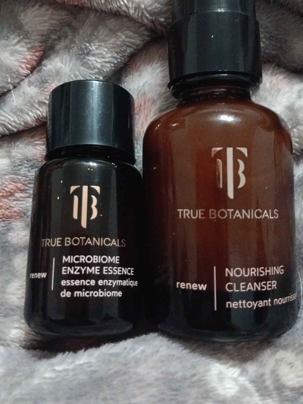 True Botanicals Renew Nourishing Cleanser — Brown